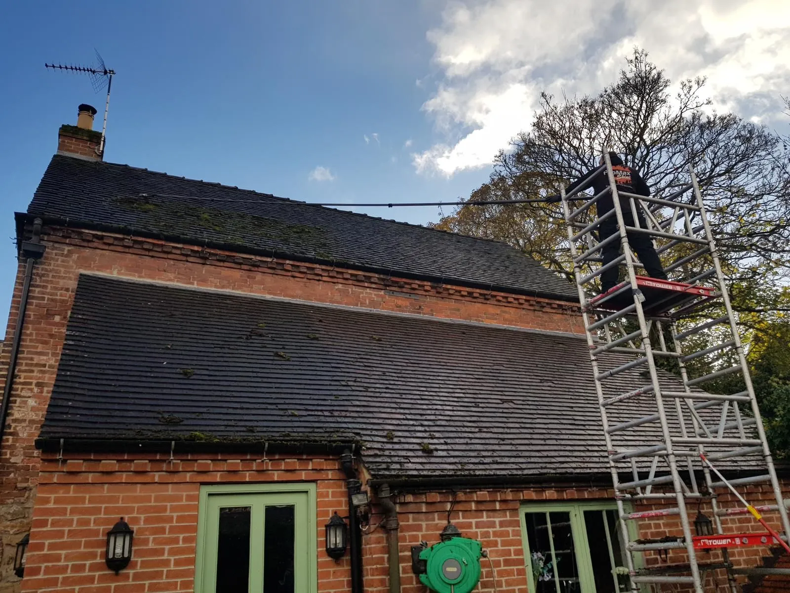 roof-cleaning-derby-derbyshire-1-1920w